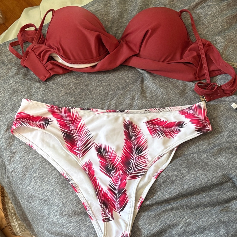 Stylish Red and White Feather Bikini Set